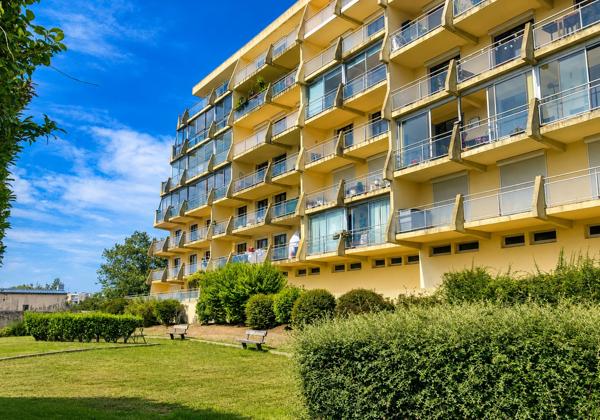Rive droite Appartement type 3 avec ascenseur. Vue mer. , Brest