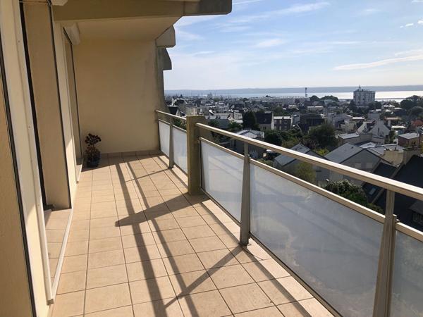 Rive droite Appartement type 3 avec ascenseur. Vue mer. , Brest