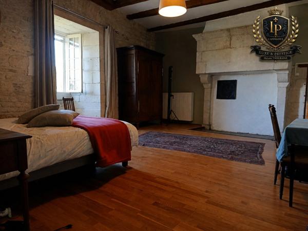 Bien de caractère chargé d'histoire à vendre LA MOTHE SAINT HERAY (79)