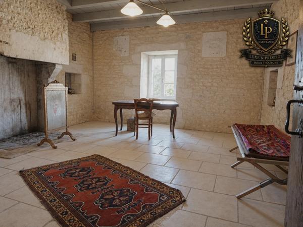 Bien de caractère chargé d'histoire à vendre LA MOTHE SAINT HERAY (79)