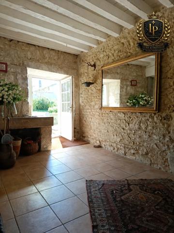 Bien de caractère chargé d'histoire à vendre LA MOTHE SAINT HERAY (79)