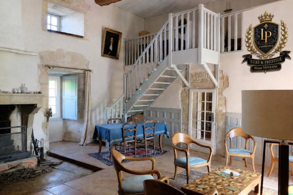 Bien de caractère chargé d'histoire à vendre LA MOTHE SAINT HERAY (79)