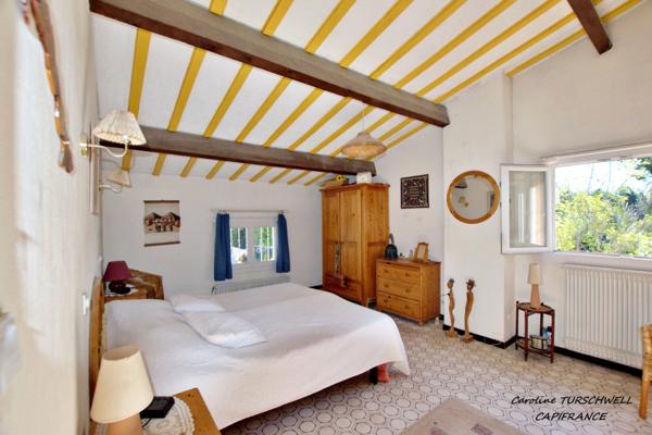 MARSEILLE 12EME - LES TROIS LUCS - PROPRIETE EXCEPTIONNELLE AVEC PISCINE - MAISON PRINICPALE ET APPARTEMENT 3 PIECES