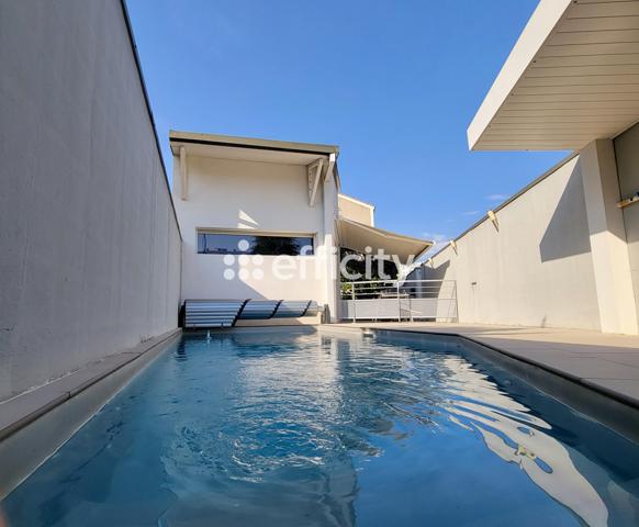 Maison 5 pièces - 210 m²