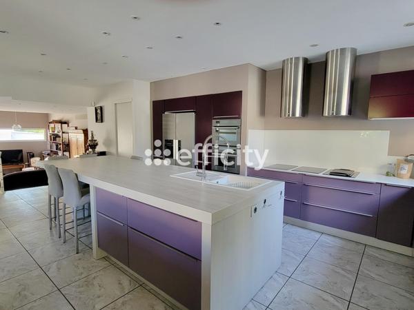 Maison 5 pièces - 210 m²