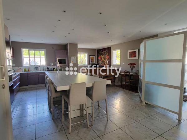 Maison 5 pièces - 210 m²