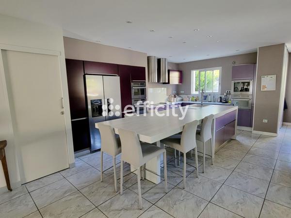 Maison 5 pièces - 210 m²