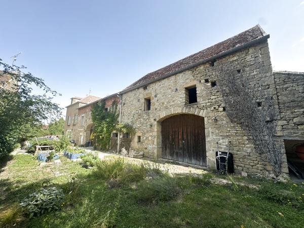 Vault-de-Lugny (89200) Maison bourgeoise avec corps de ferme située dans le secteur de VAULT -DE-LUGNY à 263 220 €