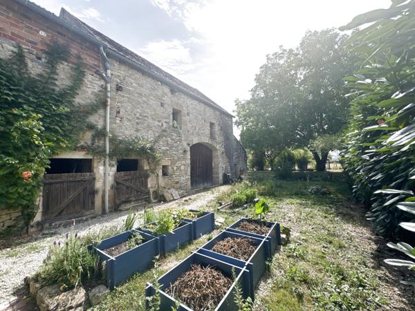 Vault-de-Lugny (89200) Maison bourgeoise avec corps de ferme située dans le secteur de VAULT -DE-LUGNY à 263 220 €