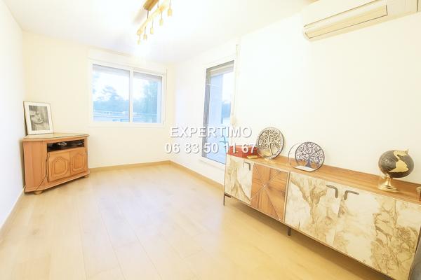 Rives (38140) APPARTEMENT T3 RENOVE-DERNIER ETAGE AVEC GRANDE TERRASSE ET BALCON