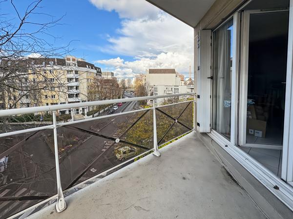 Appartement F3 66m² proche centre ville et METRO 11