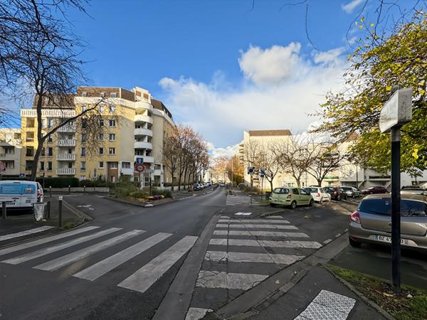 Appartement F3 66m² proche centre ville et METRO 11