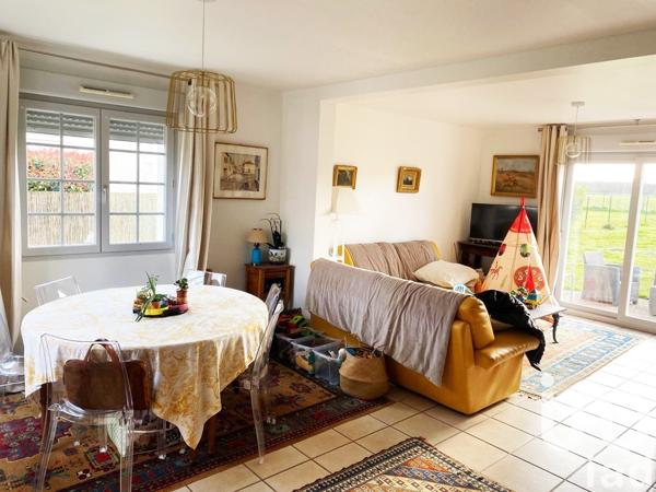 Maison traditionnelle 5 pièces de 102 m² à Saint-Antoine-du-Rocher (37360)