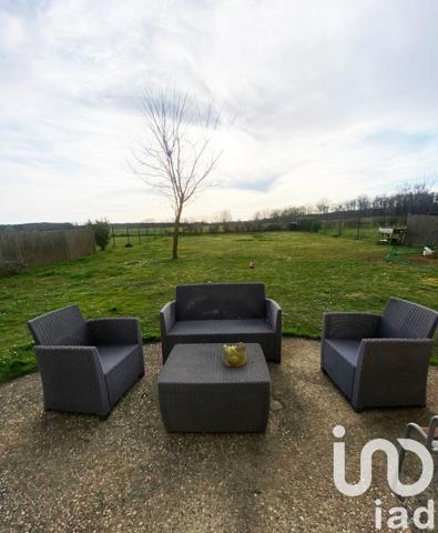 Maison traditionnelle 5 pièces de 102 m² à Saint-Antoine-du-Rocher (37360)