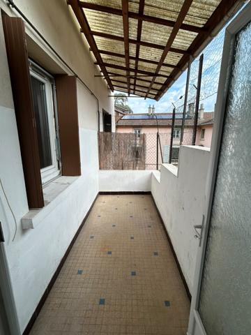 CENTRE VILLE APPARTEMENT T3 Bis AVEC BALCON 750 € Réf. : LA2039