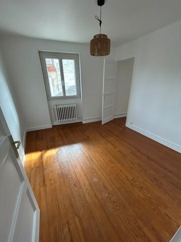 CENTRE VILLE APPARTEMENT T3 Bis AVEC BALCON 750 € Réf. : LA2039
