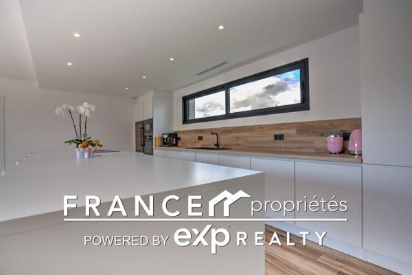 Villa contemporaine 2022 avec piscine et prestations haut de gamme