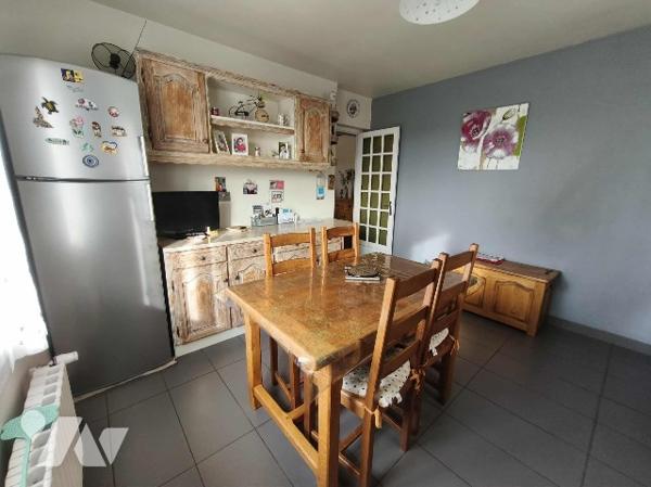 Jolie maison avec vue et terrain