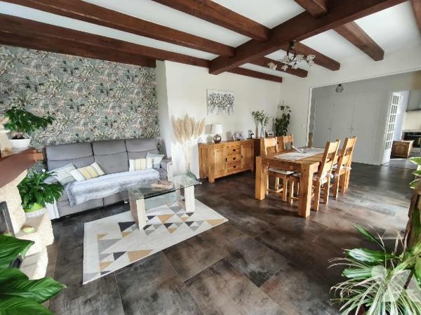 Jolie maison avec vue et terrain