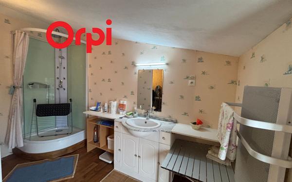 Maison à vendre    6 pièces •  Port-des-Barques