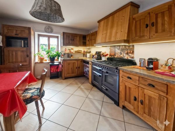 Appartement
         4 pièces
        - 114 m² 325 000 € *
