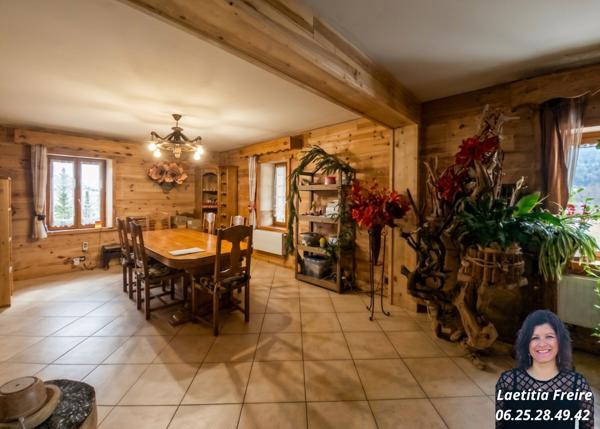 Appartement
         4 pièces
        - 114 m² 325 000 € *