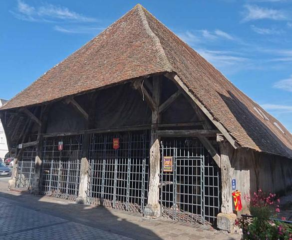 Immeuble
        
        - 350 m² Exclusivité 514 000 € *