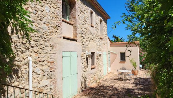 MAGNIFIQUE MAS AVEC GITE ET TERRAIN