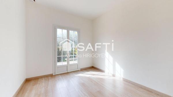 Plain pied 140M2, 4 chambres, Piscine, Garage.