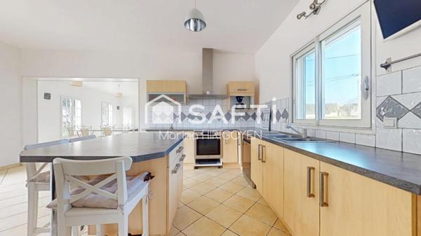 Plain pied 140M2, 4 chambres, Piscine, Garage.