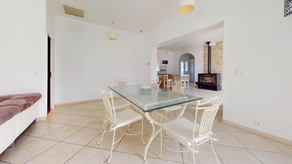 Plain pied 140M2, 4 chambres, Piscine, Garage.