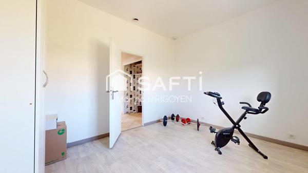 Plain pied 140M2, 4 chambres, Piscine, Garage.