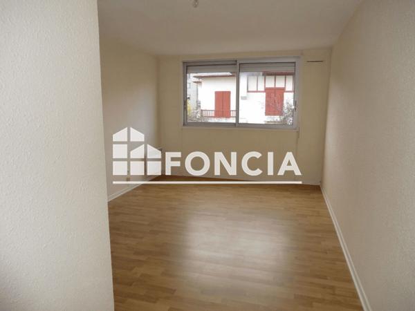 Location Appartement 2 pièces 45.64 m² - 62 AVENUE MAL JUIN Lourdes 65100