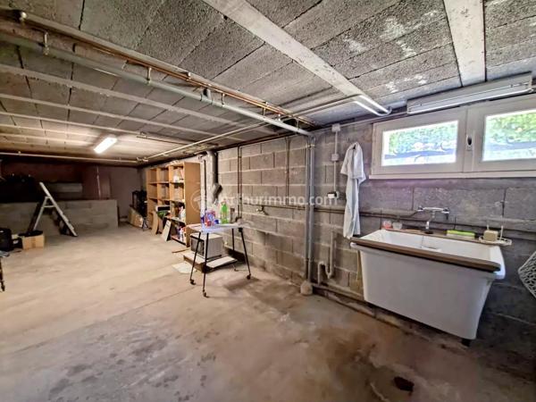 Vente                                                      Maison
                        
                     5 pièces                      100 m2                     à Aussillon