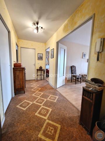 Appartement 3 pièces + balcon + 2 parkings