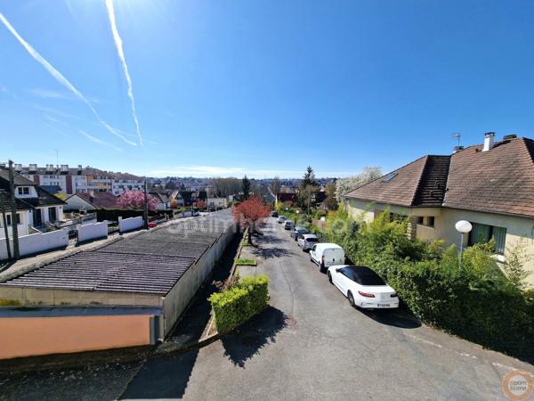 Appartement 3 pièces + balcon + 2 parkings