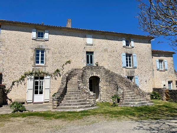 Immeuble de 4 logements à 5 min fontenay le comte