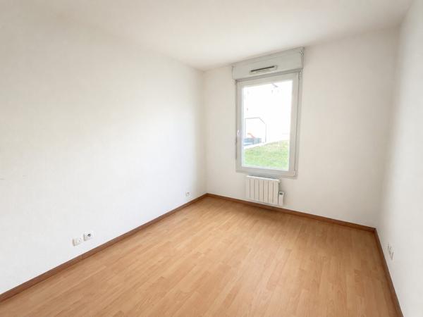 ANGERS ! APPARTEMENT T3 AVEC TERRASSE ET 2 PARKINGS