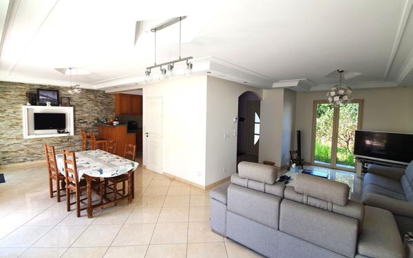 Maison à vendre    6 pièces •  Brie-Comte-Robert