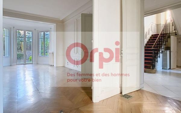 Maison à vendre    7 pièces • 289 m2 Vanves