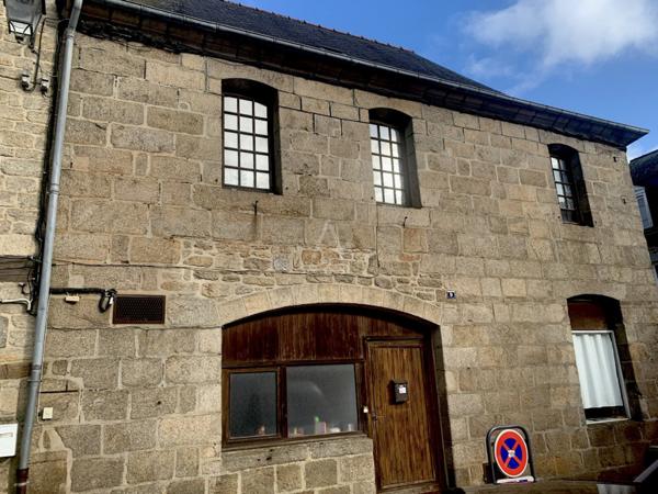 Immeuble mixte: Local commercial/cabinet médical + appartement T4 en duplex