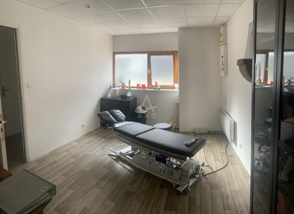 Immeuble mixte: Local commercial/cabinet médical + appartement T4 en duplex