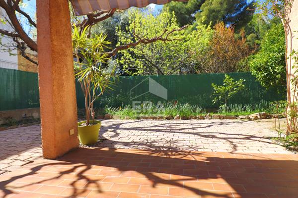 A vendre Maison individuelle Marseille 13010 4/5 pièces 100 m2  jardin sous-sol  garage parkings aménageable calme travaux rafraîchissement