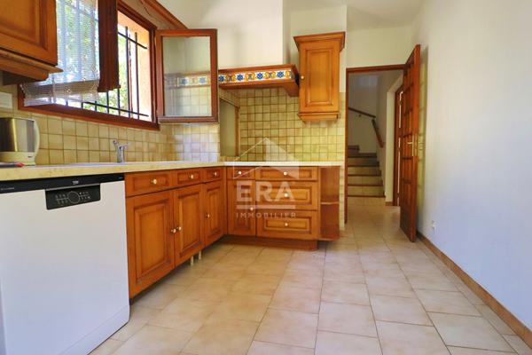 A vendre Maison individuelle Marseille 13010 4/5 pièces 100 m2  jardin sous-sol  garage parkings aménageable calme travaux rafraîchissement