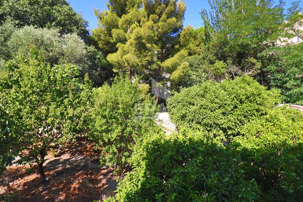 A vendre Maison individuelle Marseille 13010 4/5 pièces 100 m2  jardin sous-sol  garage parkings aménageable calme travaux rafraîchissement