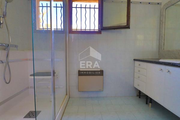 A vendre Maison individuelle Marseille 13010 4/5 pièces 100 m2  jardin sous-sol  garage parkings aménageable calme travaux rafraîchissement