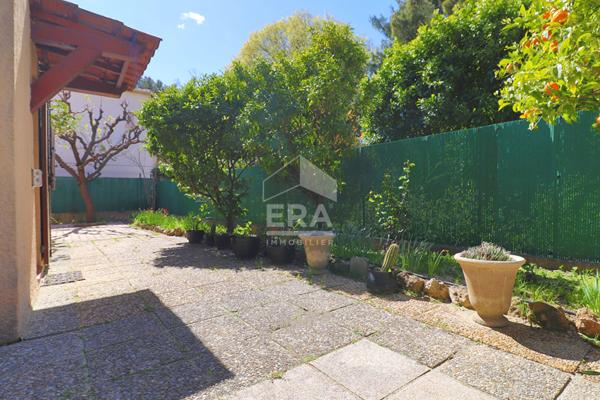 A vendre Maison individuelle Marseille 13010 4/5 pièces 100 m2  jardin sous-sol  garage parkings aménageable calme travaux rafraîchissement