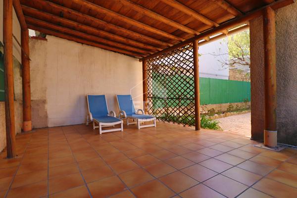 A vendre Maison individuelle Marseille 13010 4/5 pièces 100 m2  jardin sous-sol  garage parkings aménageable calme travaux rafraîchissement