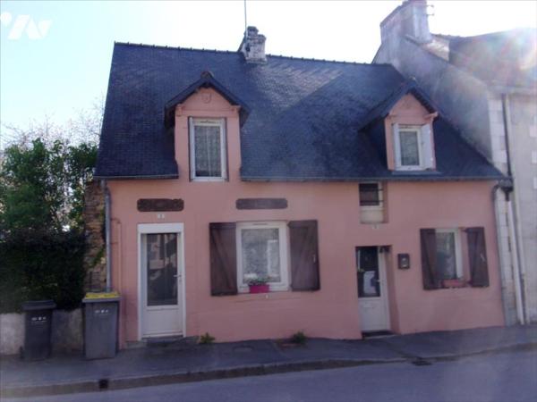 CARENTOIR CENTRE, maison de bourg à vendre.