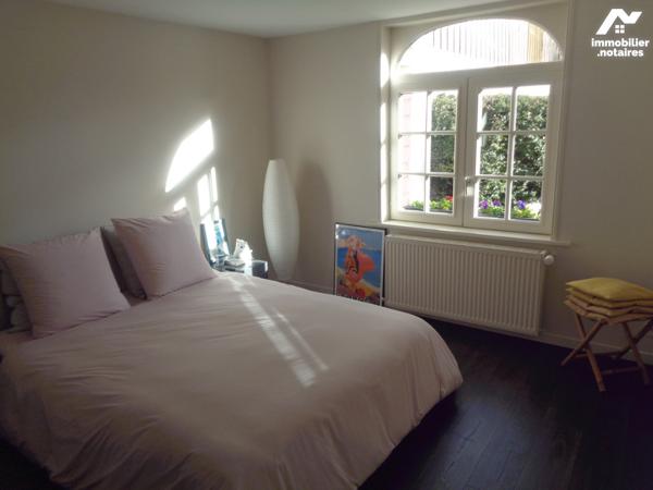 Bâtie sur 13.650 m² fermette rénovée avec un entrepôt de 600 m² environ